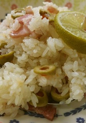 炊飯器で作るオリーブとベーコンのピラフ-レシピのメイン写真