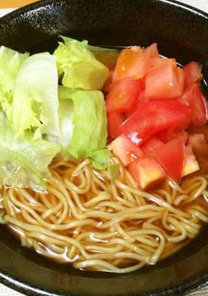 美人レシピ・レタスとトマトサラダおめざ麺-レシピのメイン写真