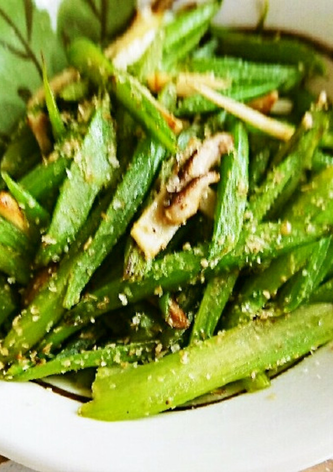 つるむらさきの茎とエリンギの炒め物-レシピのメイン写真