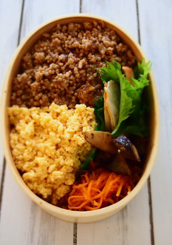 冷めてもしっとり　鶏そぼろの２色丼-レシピのメイン写真