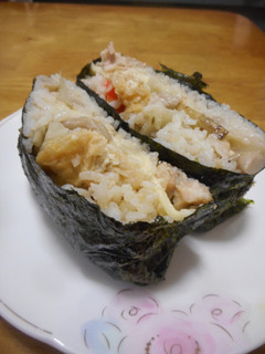 炊き込みご飯とチーズのおにぎらず-レシピのメイン写真