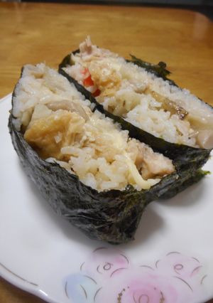炊き込みご飯とチーズのおにぎらず-レシピのメイン写真