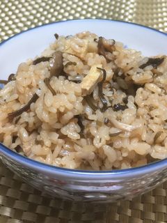 塩昆布とシメジの炊き込みご飯-レシピのメイン写真