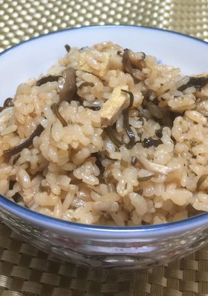 塩昆布とシメジの炊き込みご飯-レシピのメイン写真