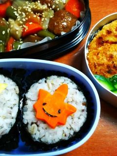 卵&人参/いちょう&紅葉デコおにぎり弁当-レシピのメイン写真