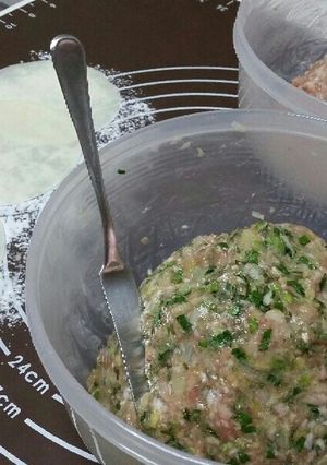 うちの餃子の餡、ニラとキャベツの場合。-レシピのメイン写真