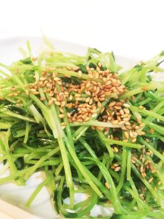 豆苗を美味しく*豆苗の鶏がら胡麻油炒め-レシピのメイン写真