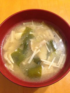 きのことわかめのお味噌汁-レシピのメイン写真