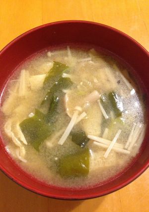 きのことわかめのお味噌汁-レシピのメイン写真