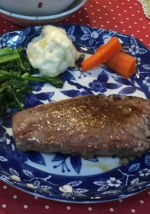 冷凍肉でミディアムレアステーキ-レシピのメイン写真