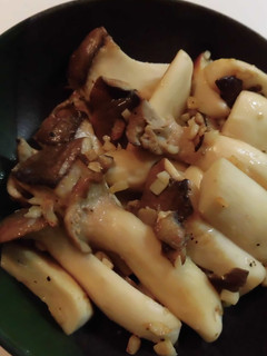 居酒屋レシピ♪キノコのにんにくバター焼き-レシピのメイン写真