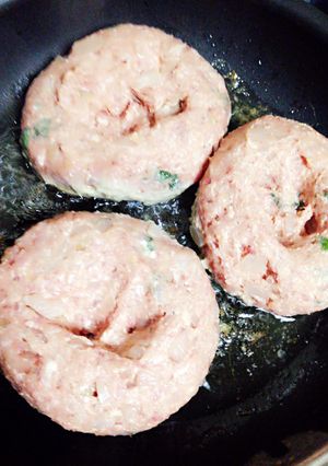 ハイカロリー覚悟 サクじゅわバーグ-レシピのメイン写真