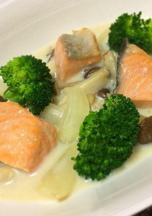 味噌と豆乳で作る鮭ときのこの和風シチュー-レシピのメイン写真
