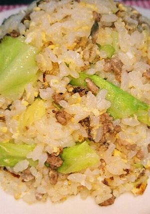 簡単♪キャベツ椎茸の牛豚合挽肉チャーハン-レシピのメイン写真
