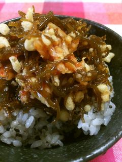 もずくキムチと天かす丼-レシピのメイン写真