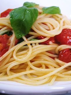 定番!トマトとバジルのパスタ♪-レシピのメイン写真
