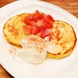 パン粉でパンケーキ 林檎のコンポート添え