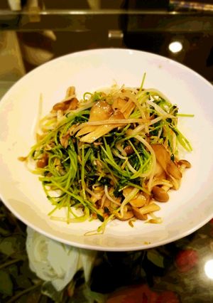 簡単！安い！美味しい～豆苗きのこ炒め-レシピのメイン写真