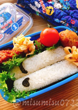 【キャラ弁】新幹線オニギリとケチャ唐揚げ-レシピのメイン写真