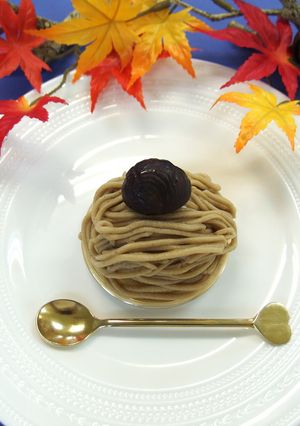 スプーンで食べるロールケーキのモンブラン-レシピのメイン写真