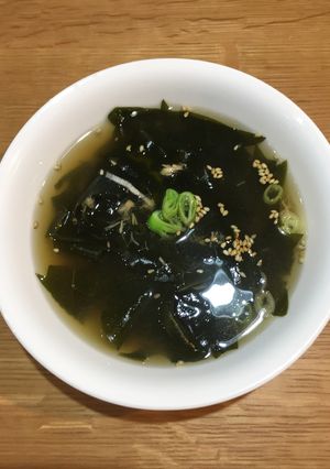 15分で出来る「たっぷりワカメのスープ」-レシピのメイン写真