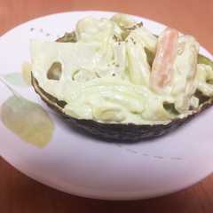 รูปของ エビと根菜のアボカドサラダ