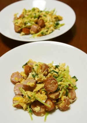 ダシダで、卵・豆苗・ウインナーの炒め物-レシピのメイン写真