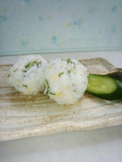 冷めてもふっくらたくあんの混ぜおにぎり-レシピのメイン写真