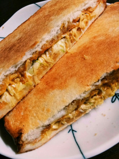 コロッケでカレーパン風ホットサンド-レシピのメイン写真