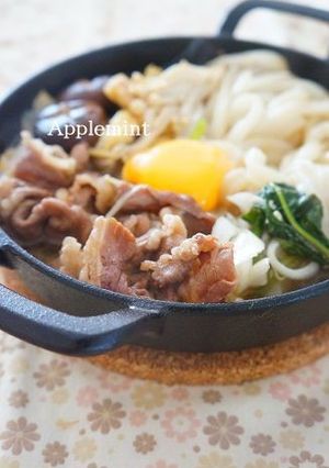 スキレットで肉だし香るすき焼き肉うどん鍋-レシピのメイン写真