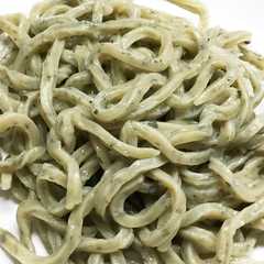 รูปของ バジルうどん（トマトソース）