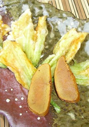 かぼちゃの花の衣揚げ　カラスミの火取り-レシピのメイン写真