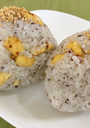☆ピーナッツ揚げ煎餅 ゆかり おにぎり-レシピのメイン写真