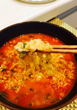 中毒注意！辛ラーメンでチリトマトヌードル-レシピのメイン写真