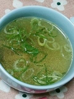 しめじと玉ねぎ☆簡単コンソメスープ-レシピのメイン写真