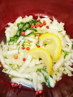白菜の芯で簡単♪大葉香る昆布だし浅漬け♪-レシピのメイン写真