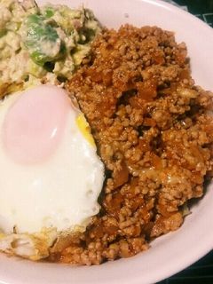 チーズミート丼☆目玉焼きとアボカドのせ♪-レシピのメイン写真
