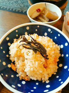 簡単!本格的!瓶詰め鮭で炊き込みご飯♪-レシピのメイン写真