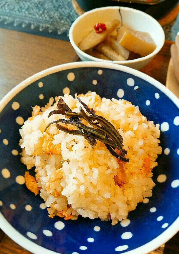 簡単！本格的！瓶詰め鮭で炊き込みご飯♪-レシピのメイン写真