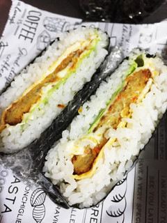 カレー味がはまる!安上がりおにぎらず-レシピのメイン写真