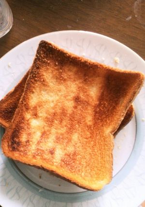 焦げたトーストを２秒で復活させる方法♪-レシピのメイン写真