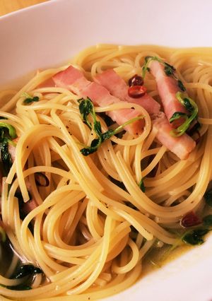 豆苗とベーコンのスープパスタ-レシピのメイン写真
