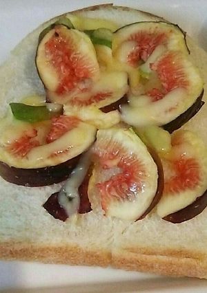 いちじくとチーズのトースト-レシピのメイン写真