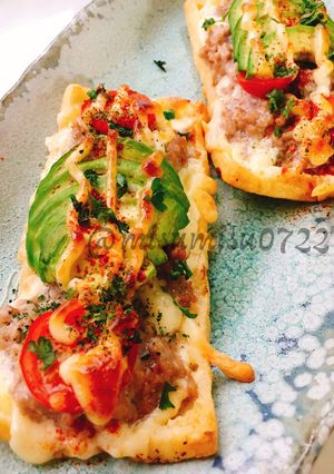 簡単☆挽肉とアボカドの油揚げピザ-レシピのメイン写真