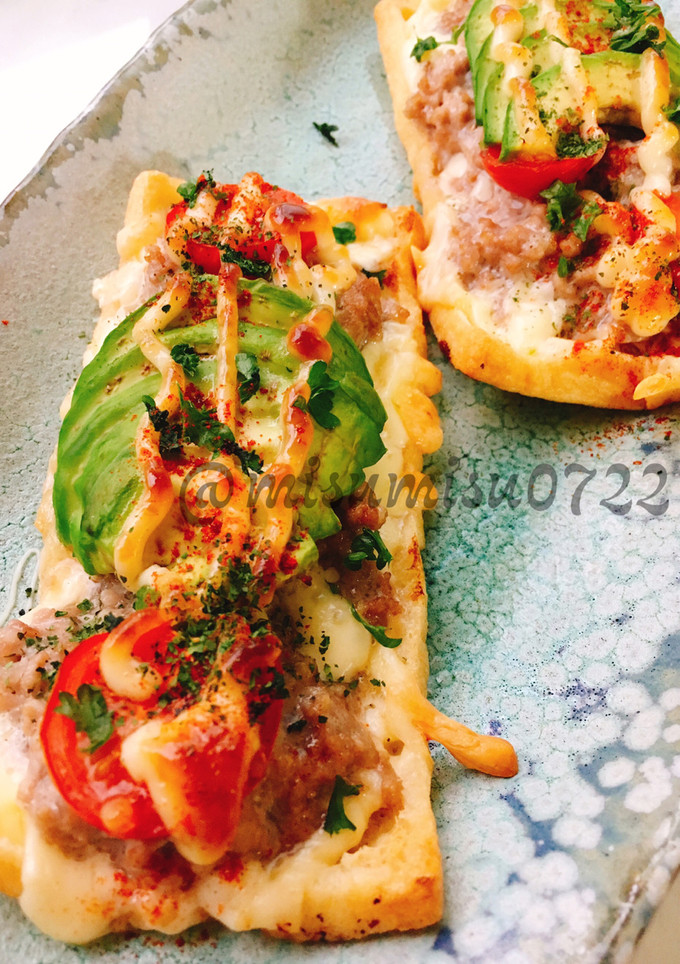簡単☆挽肉とアボカドの油揚げピザ-レシピのメイン写真