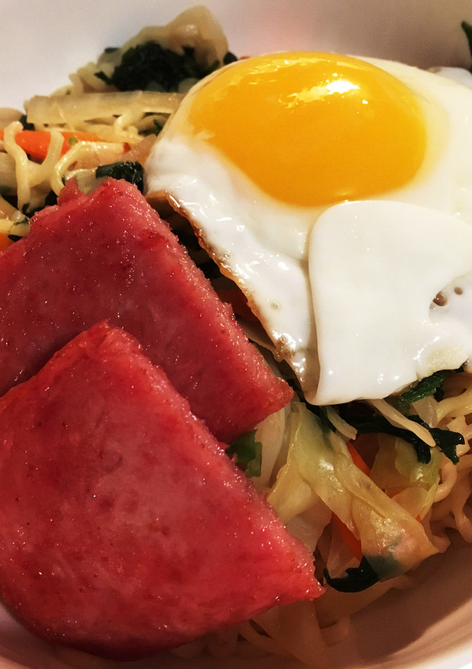 野菜と目玉焼きとスパムのラーメン-レシピのメイン写真