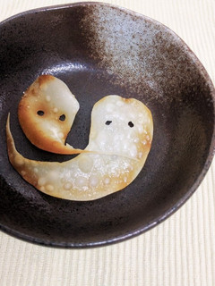 ハロウィンおばけ♪餃子の皮で☆*。-レシピのメイン写真