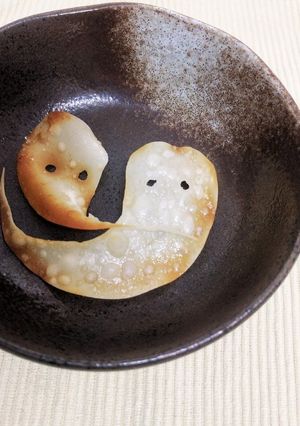 ハロウィンおばけ♪餃子の皮で☆*。-レシピのメイン写真