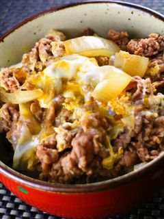 ダシダで☆とろ~り玉子とじ牛丼-レシピのメイン写真