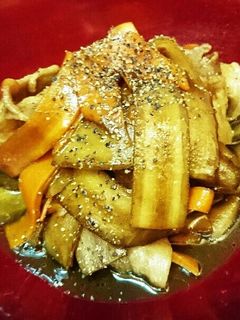 豚バラ肉と薄切りごぼう&人参の短冊煮付け-レシピのメイン写真